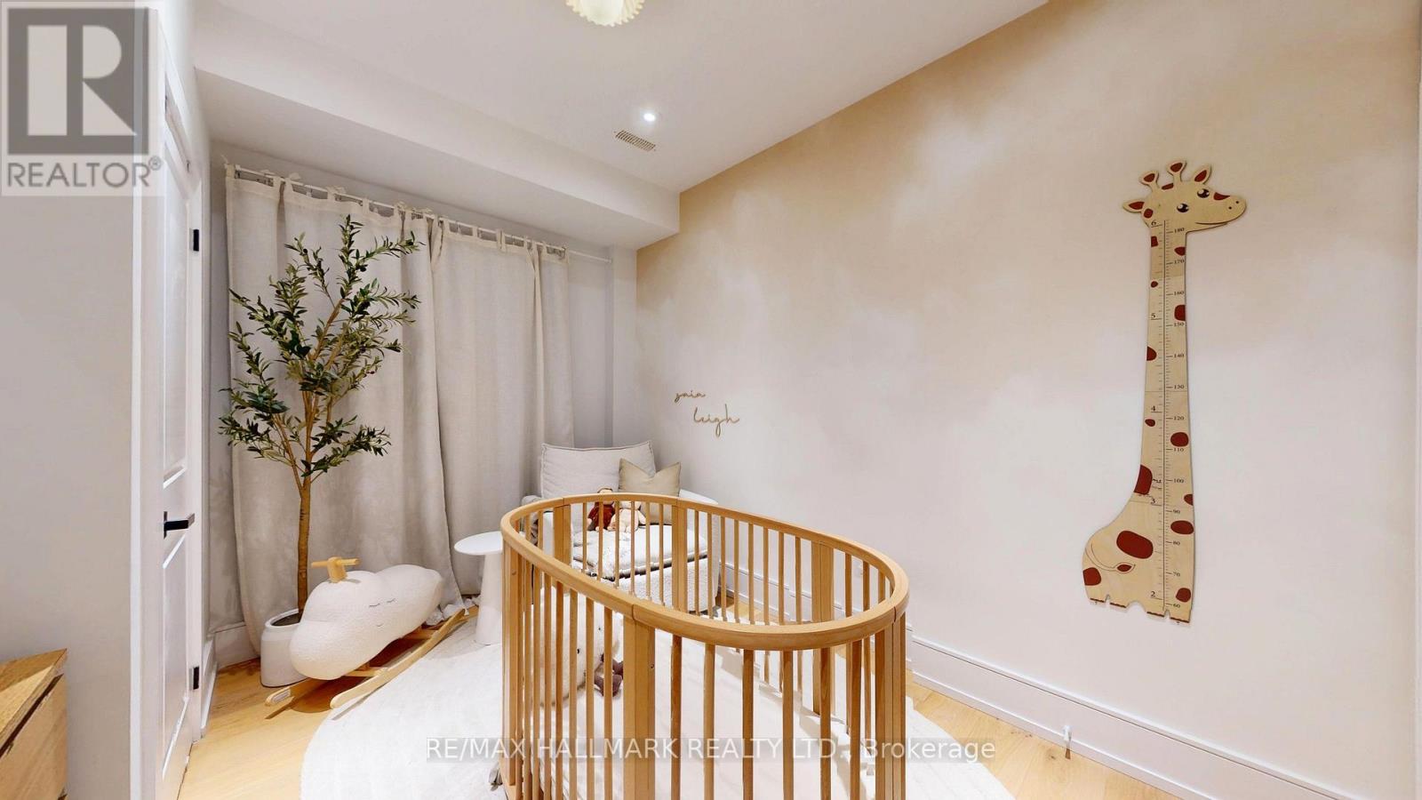 33 KIMBERLEY AVENUE - 26