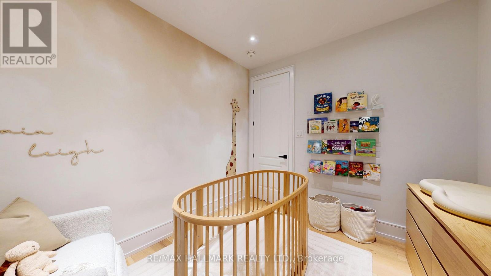 33 KIMBERLEY AVENUE - 27