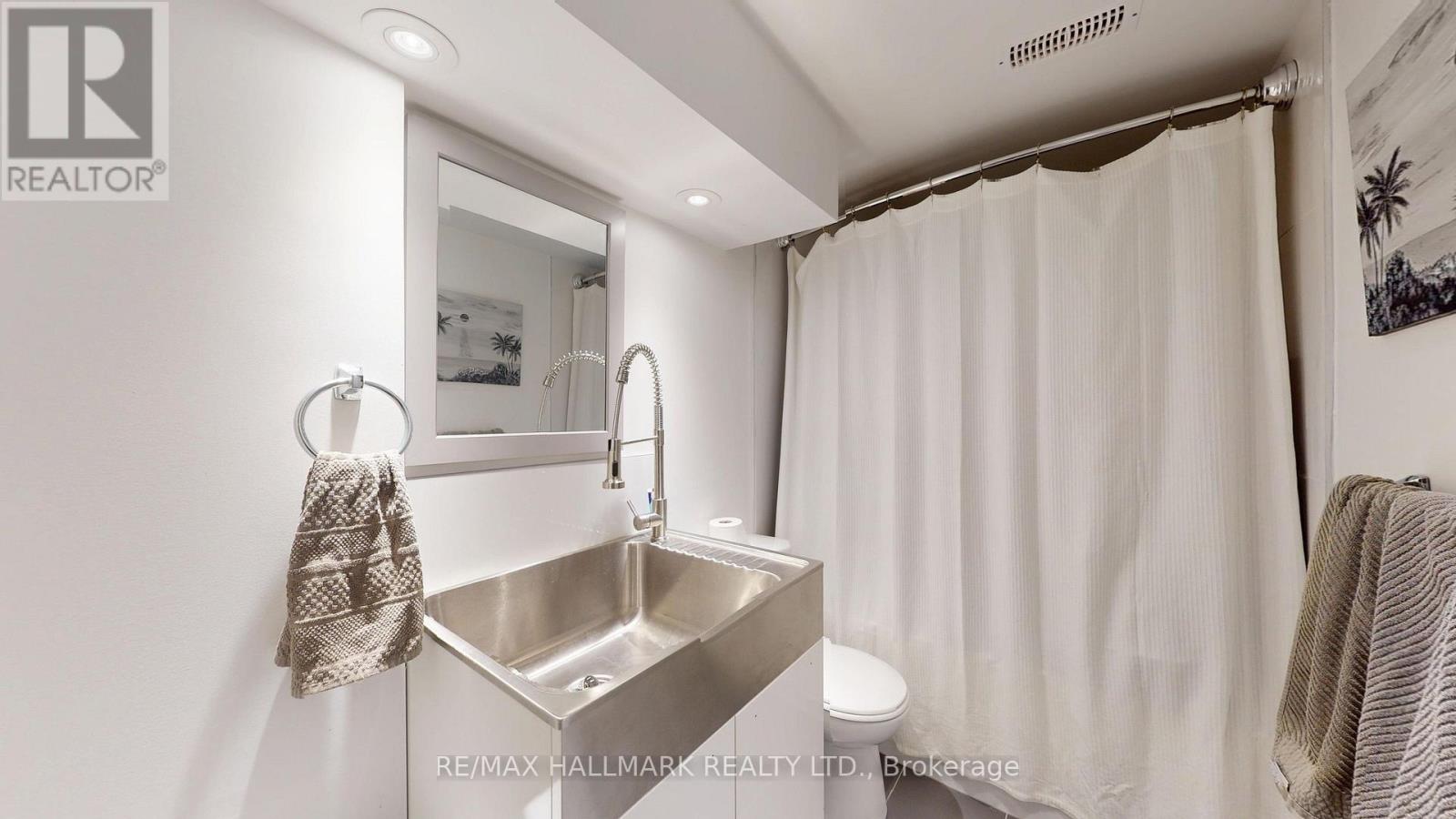 33 KIMBERLEY AVENUE - 38