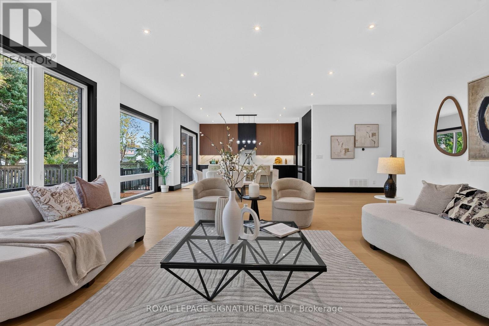15 DEBLYN DRIVE E - 20