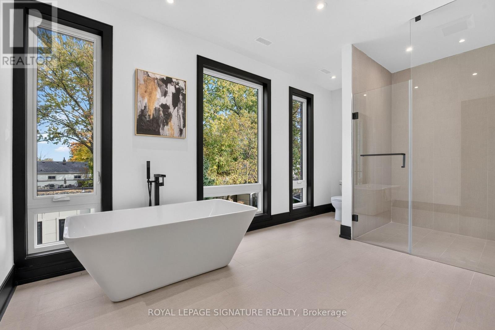 15 DEBLYN DRIVE E - 25
