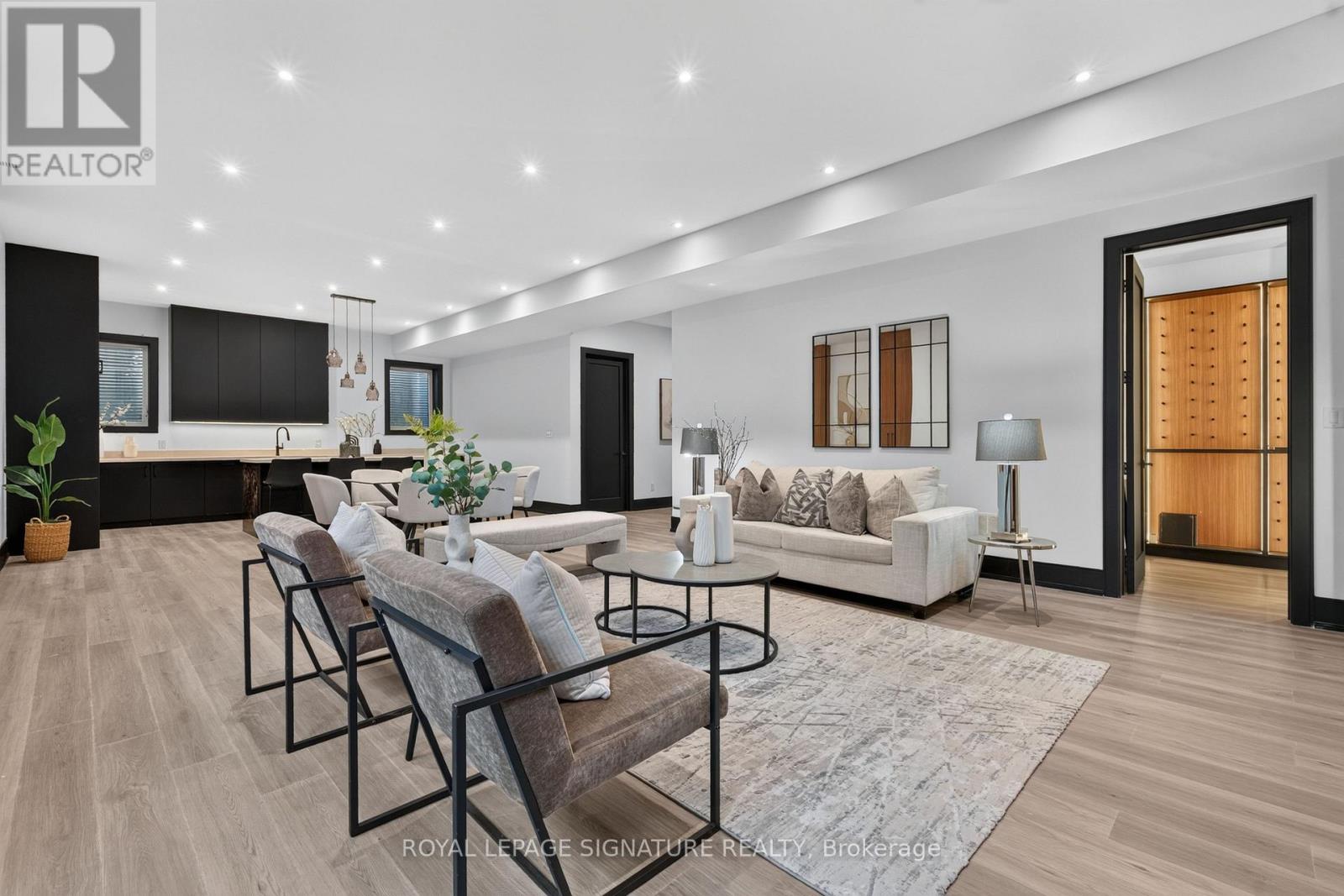 15 DEBLYN DRIVE E - 37