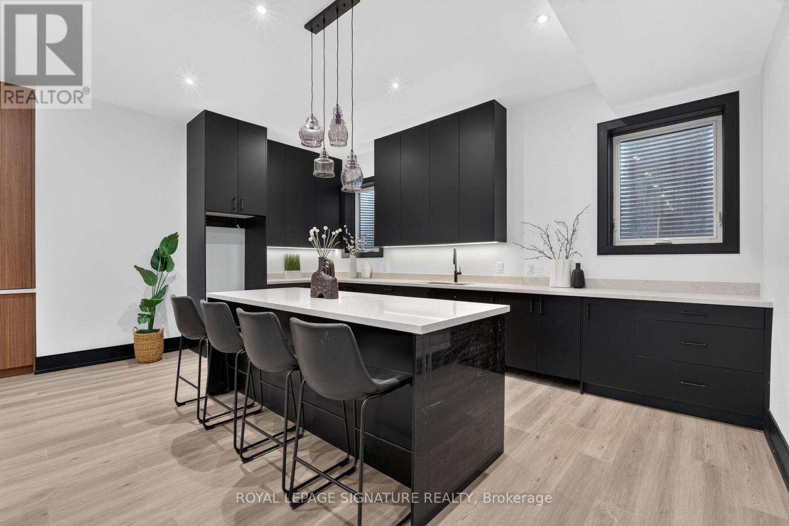 15 DEBLYN DRIVE E - 38