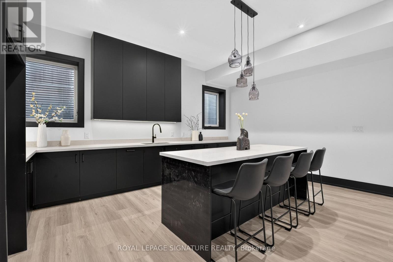15 DEBLYN DRIVE E - 39