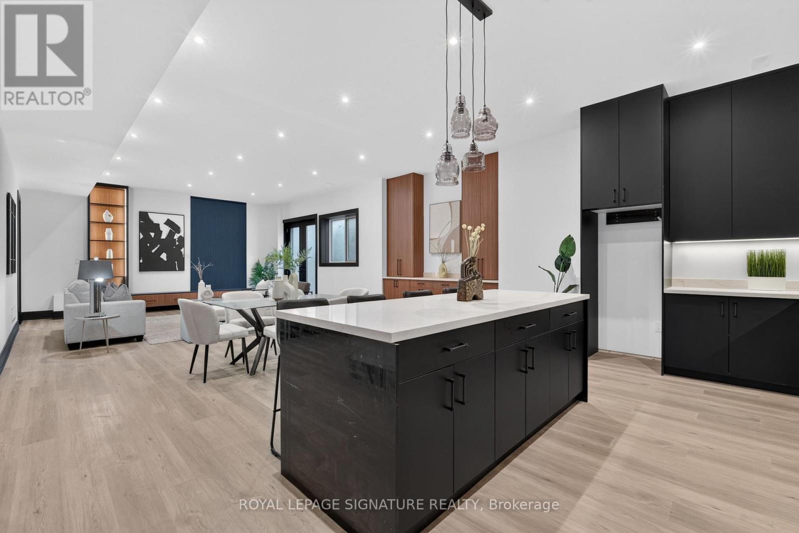 15 DEBLYN DRIVE E - 41