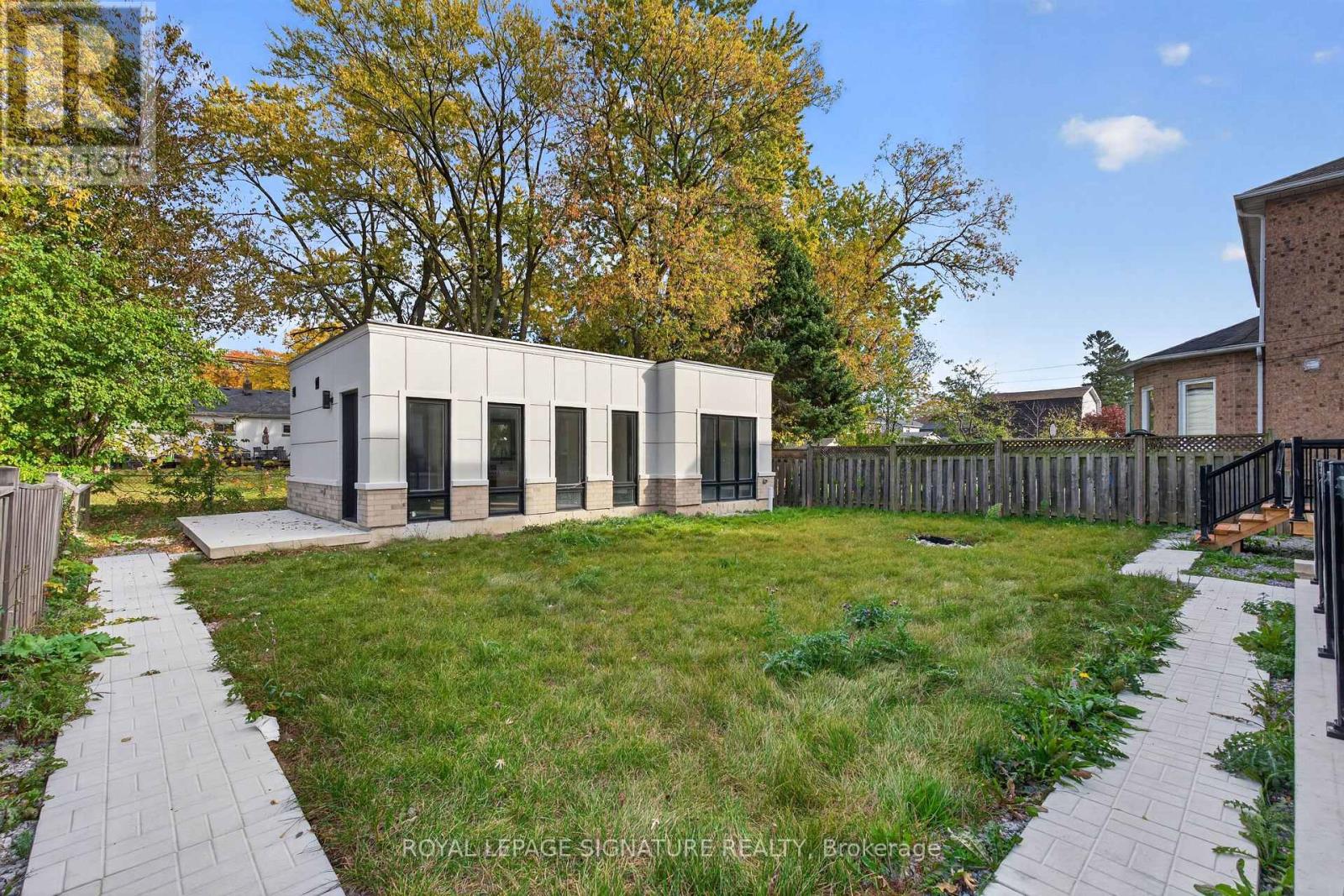 15 DEBLYN DRIVE E - 44