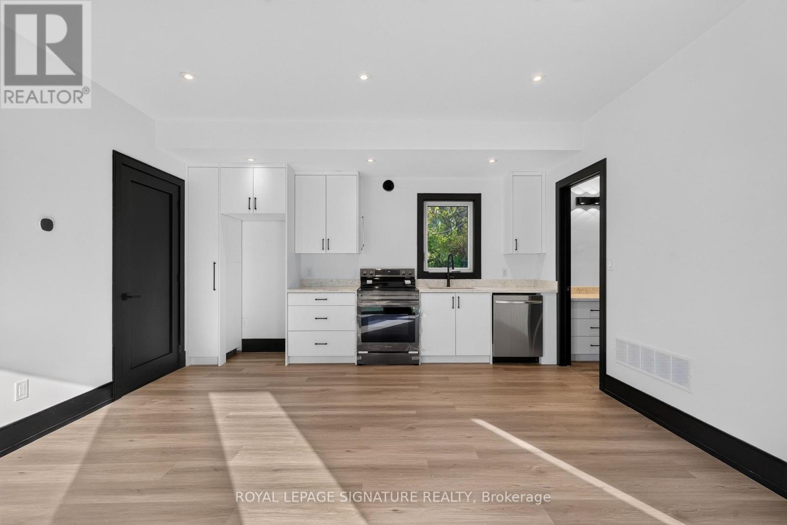 15 DEBLYN DRIVE E - 46
