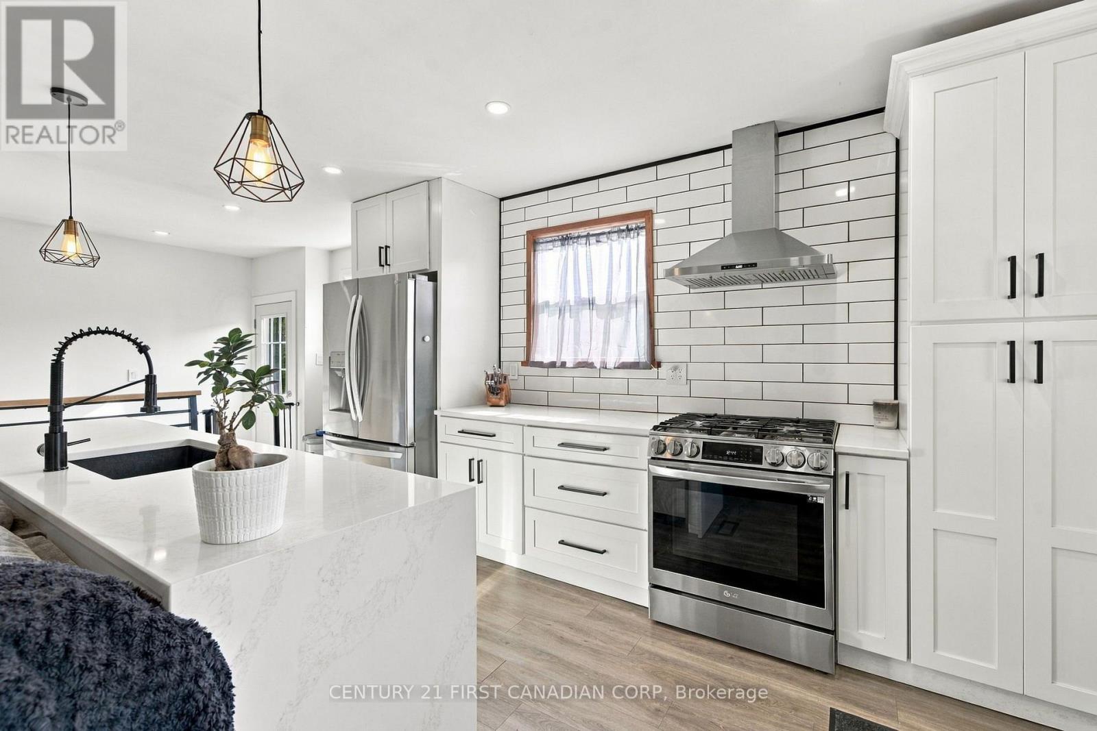 32 BRENNAN DRIVE, Strathroy-Caradoc (NW) — photo 4