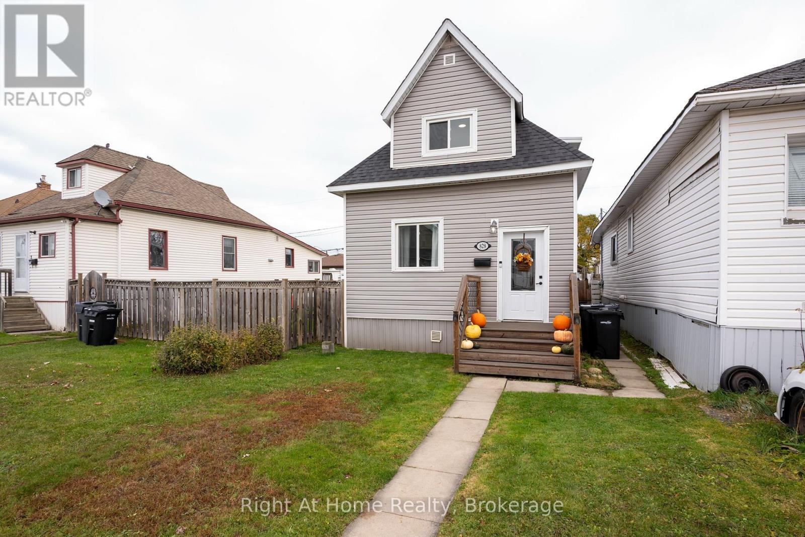 828 MCINTOSH STREET, Thunder Bay (East End)