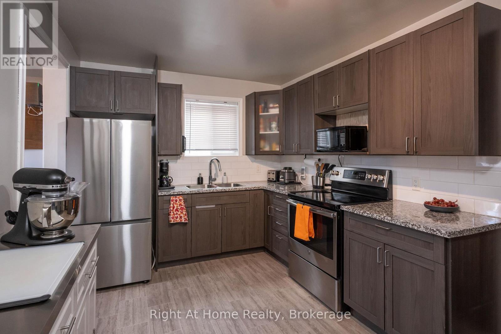 828 MCINTOSH STREET, Thunder Bay (East End) — photo 11