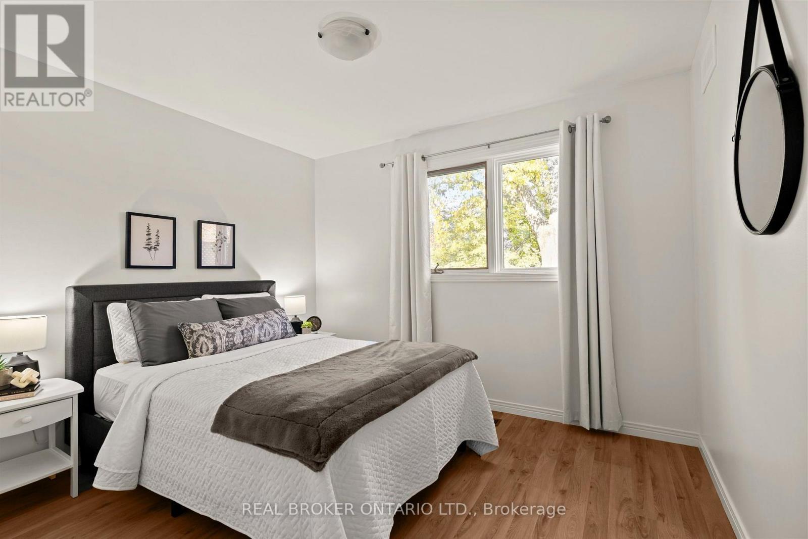 2 Leach Street, Orillia photo 18