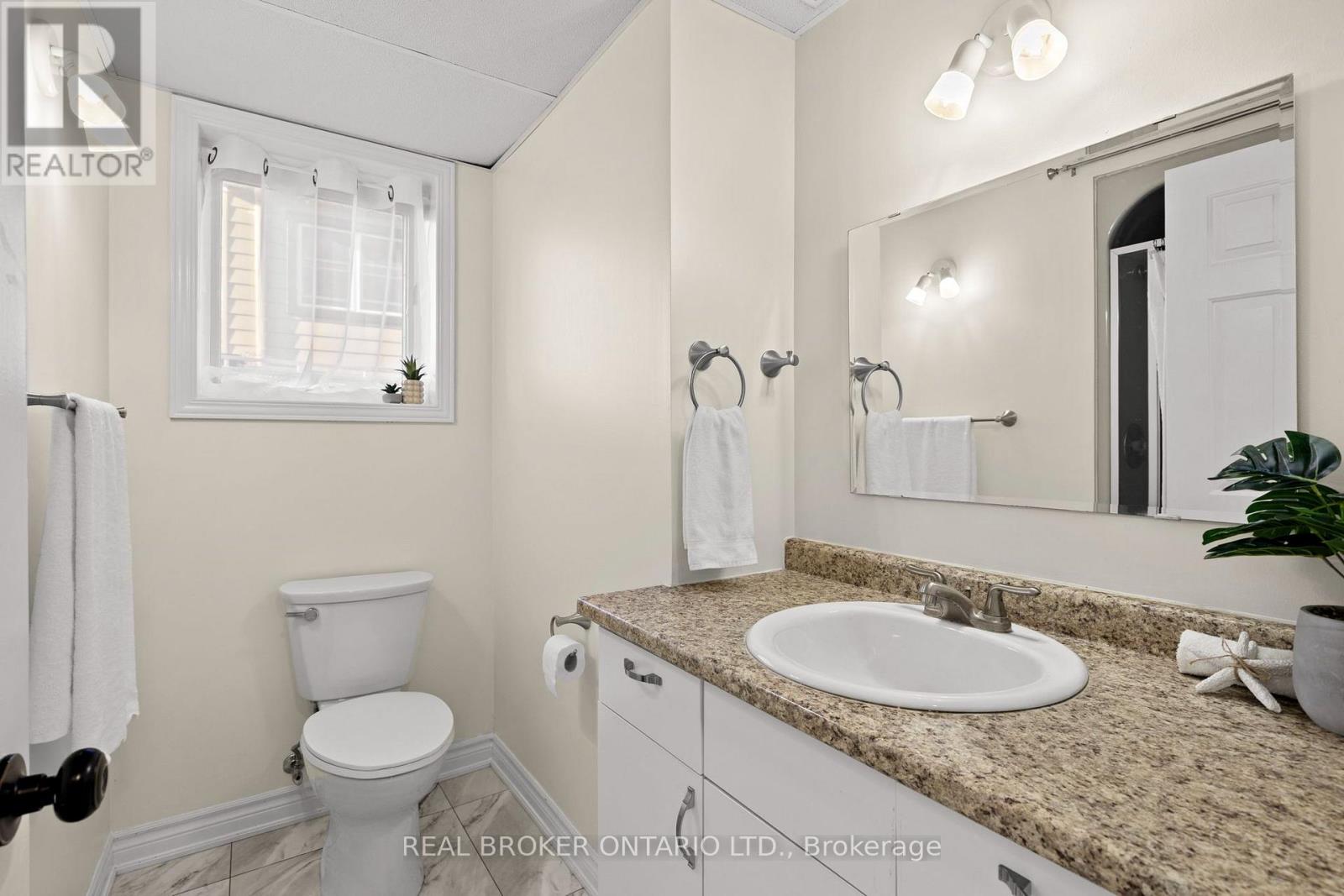2 Leach Street, Orillia photo 27