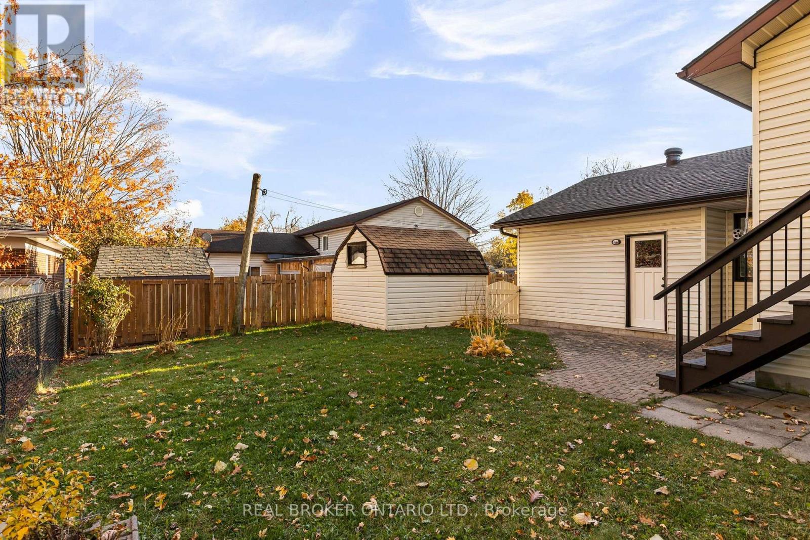 2 Leach Street, Orillia photo 32