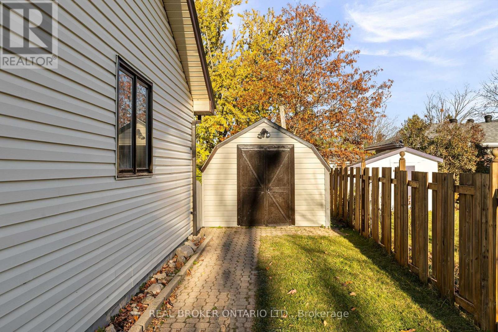 2 Leach Street, Orillia photo 36