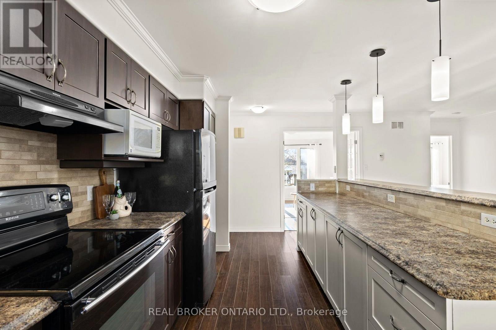 2 Leach Street, Orillia photo 7