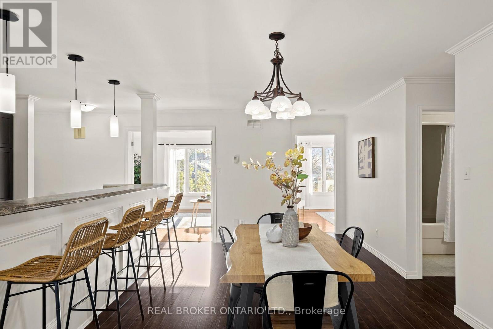 2 Leach Street, Orillia photo 8
