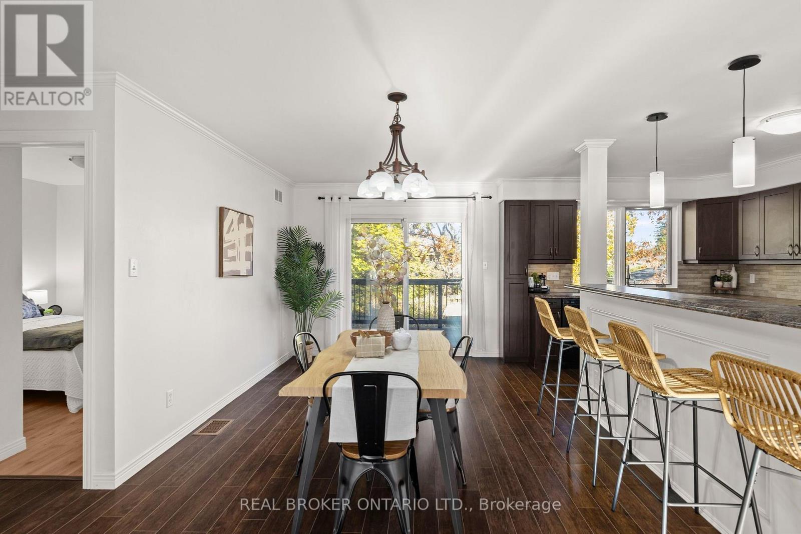 2 Leach Street, Orillia photo 9