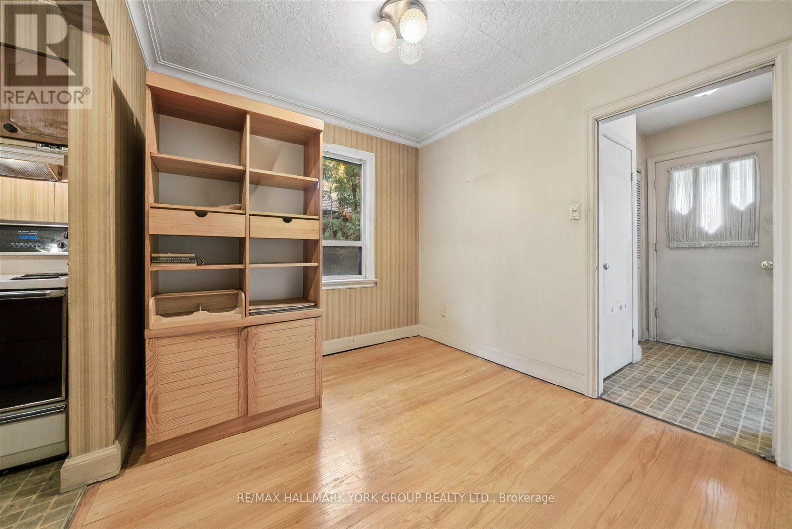 37 AGAR CRESCENT - 13