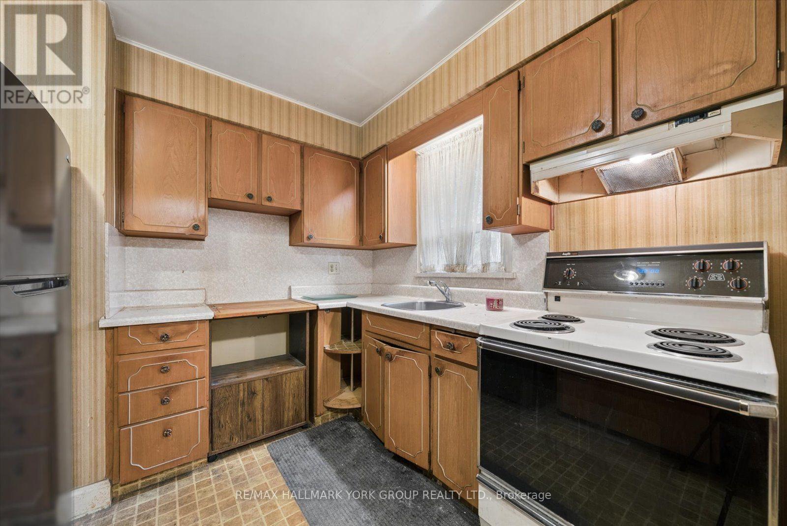 37 AGAR CRESCENT - 14