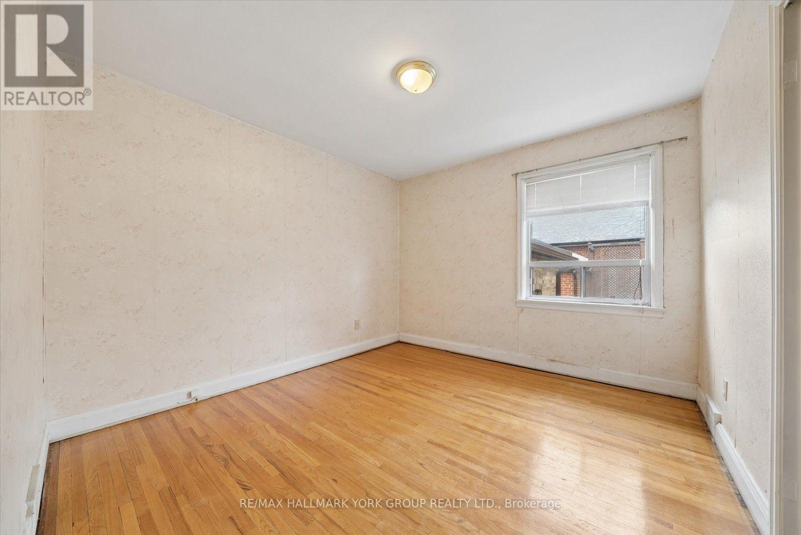 37 AGAR CRESCENT - 17