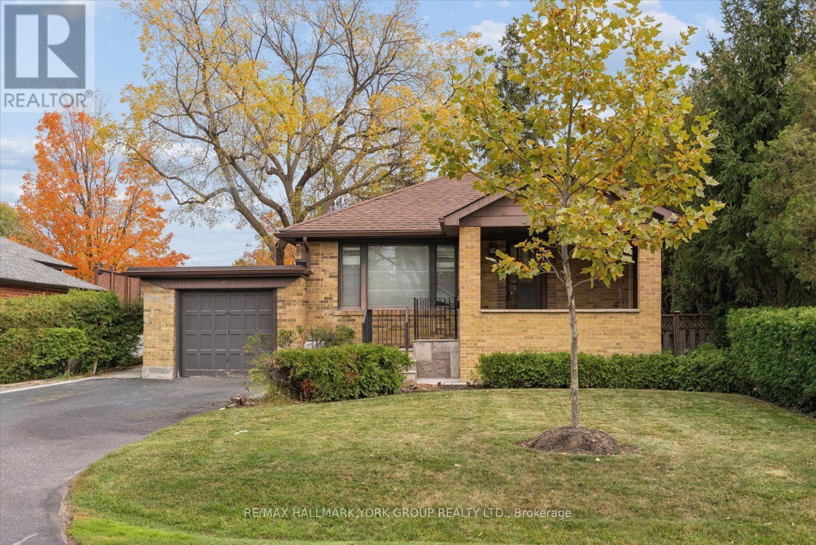 37 AGAR CRESCENT, Toronto (Islington-City Centre West) — photo 2