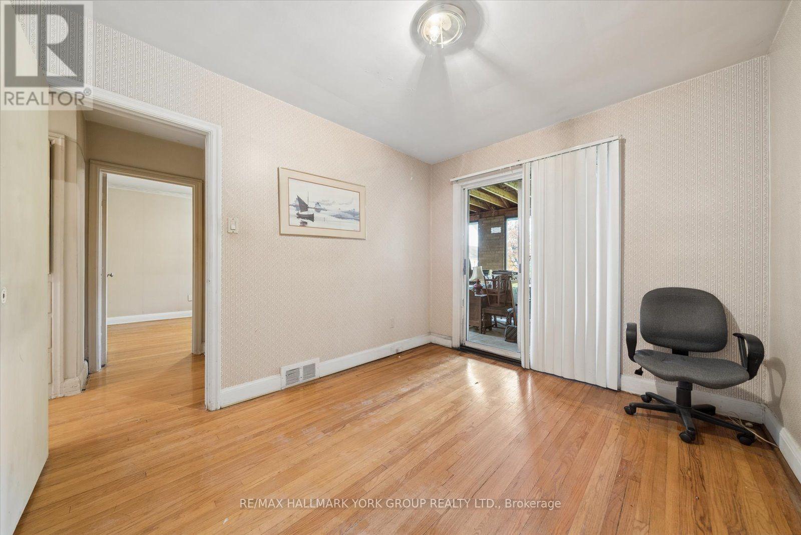 37 AGAR CRESCENT - 21