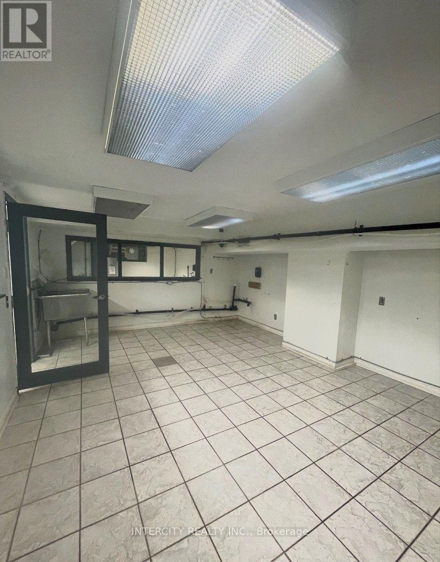 B2 - 297 CAMPBELL AVENUE, Toronto (Dovercourt-Wallace Emerson-Junction) — photo 2