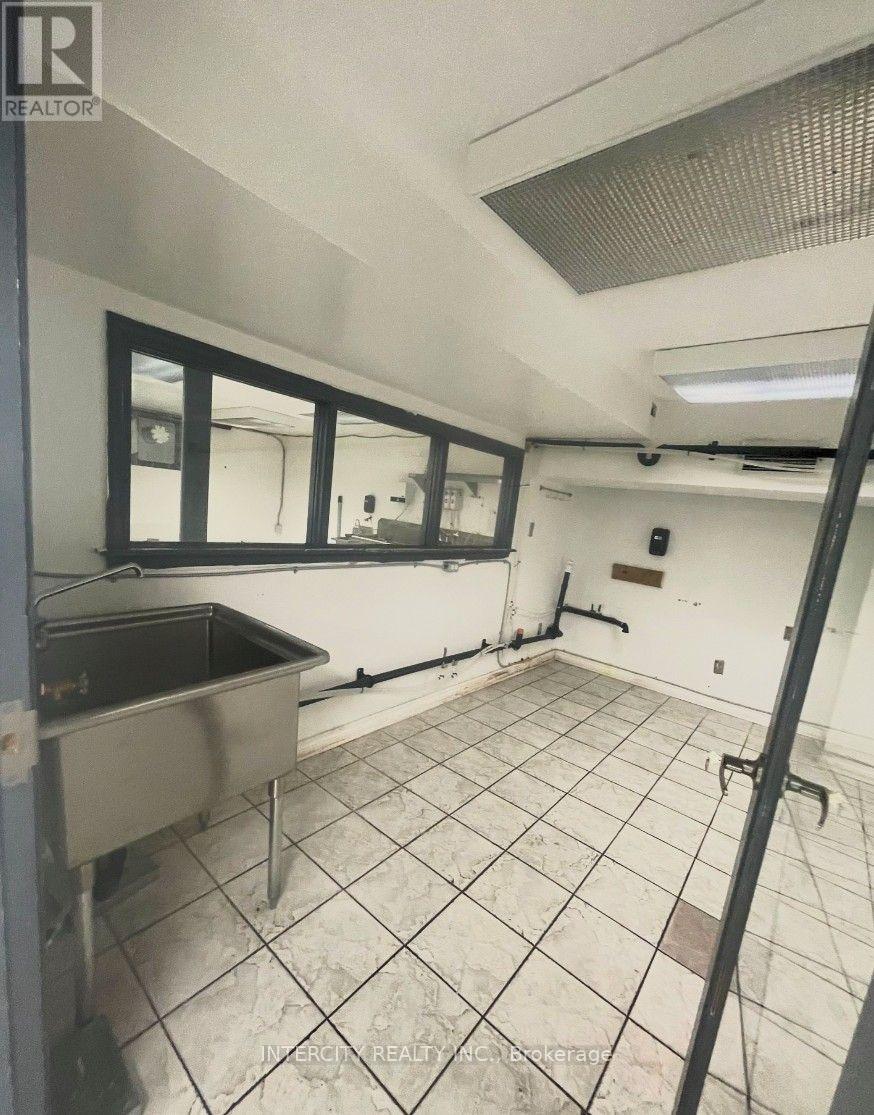 B2 - 297 CAMPBELL AVENUE, Toronto (Dovercourt-Wallace Emerson-Junction) — photo 3