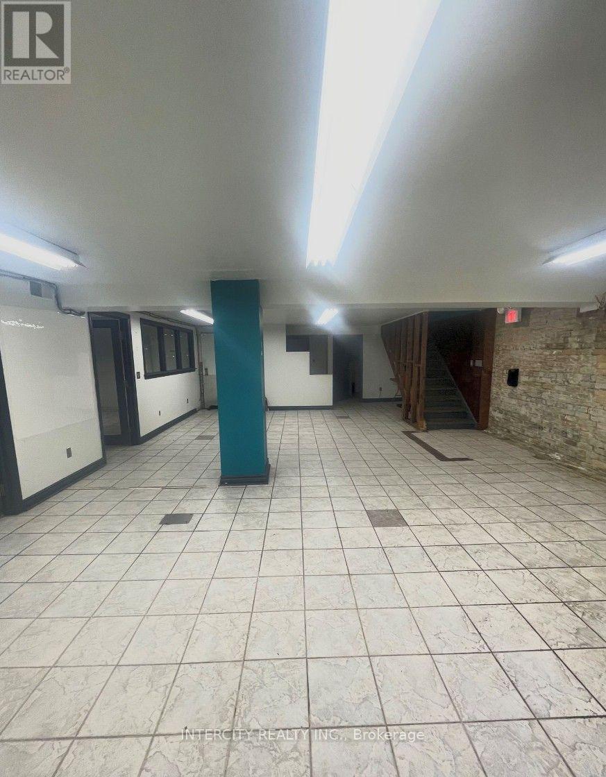 B2 - 297 CAMPBELL AVENUE, Toronto (Dovercourt-Wallace Emerson-Junction) — photo 4