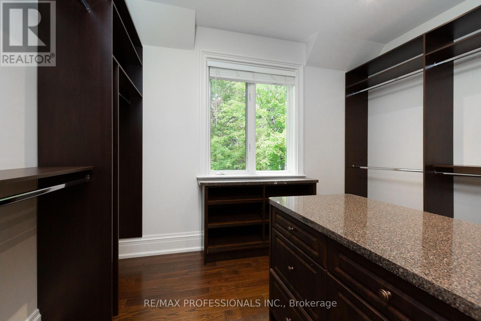 18 HILLCROFT DRIVE - 22