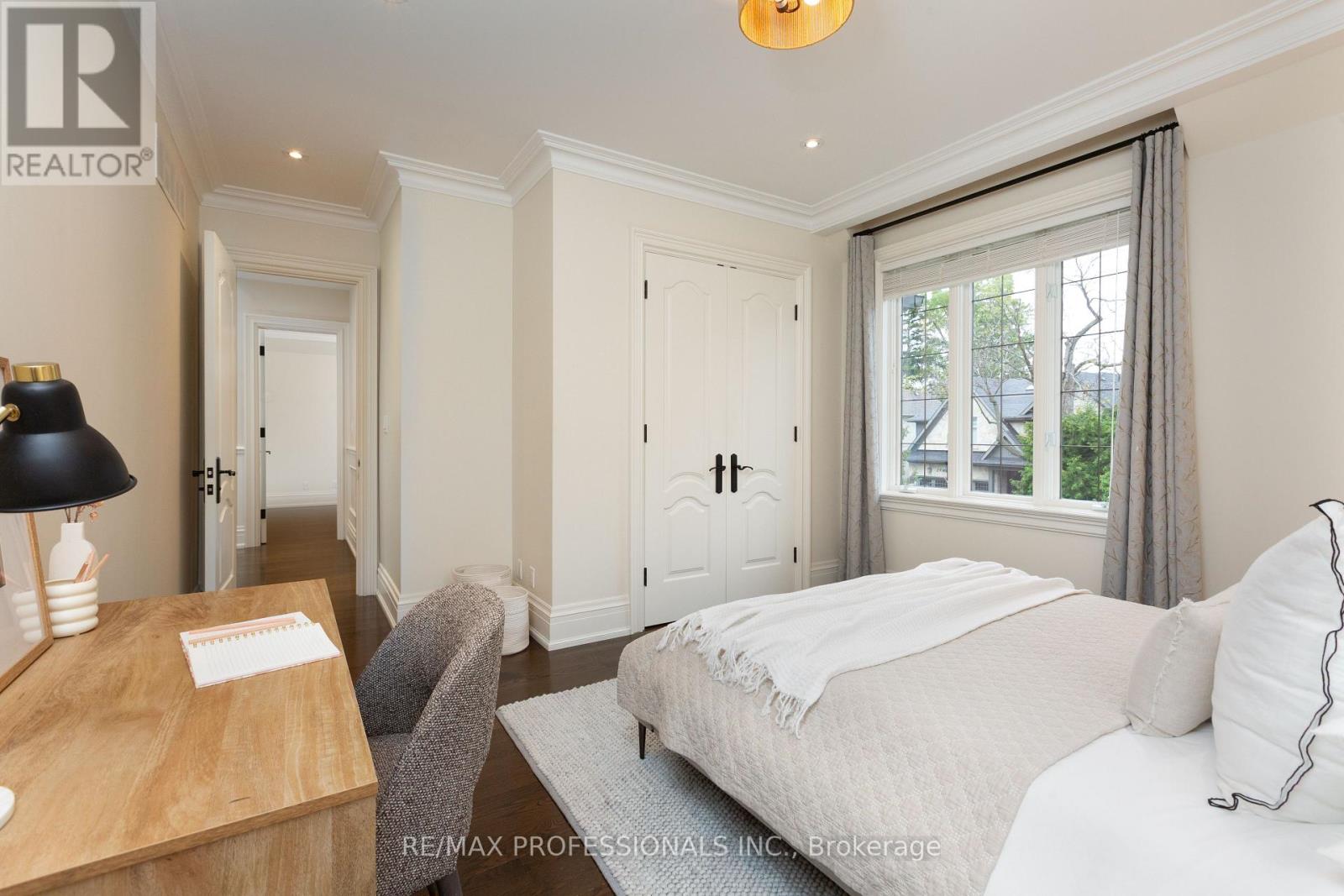18 HILLCROFT DRIVE - 26