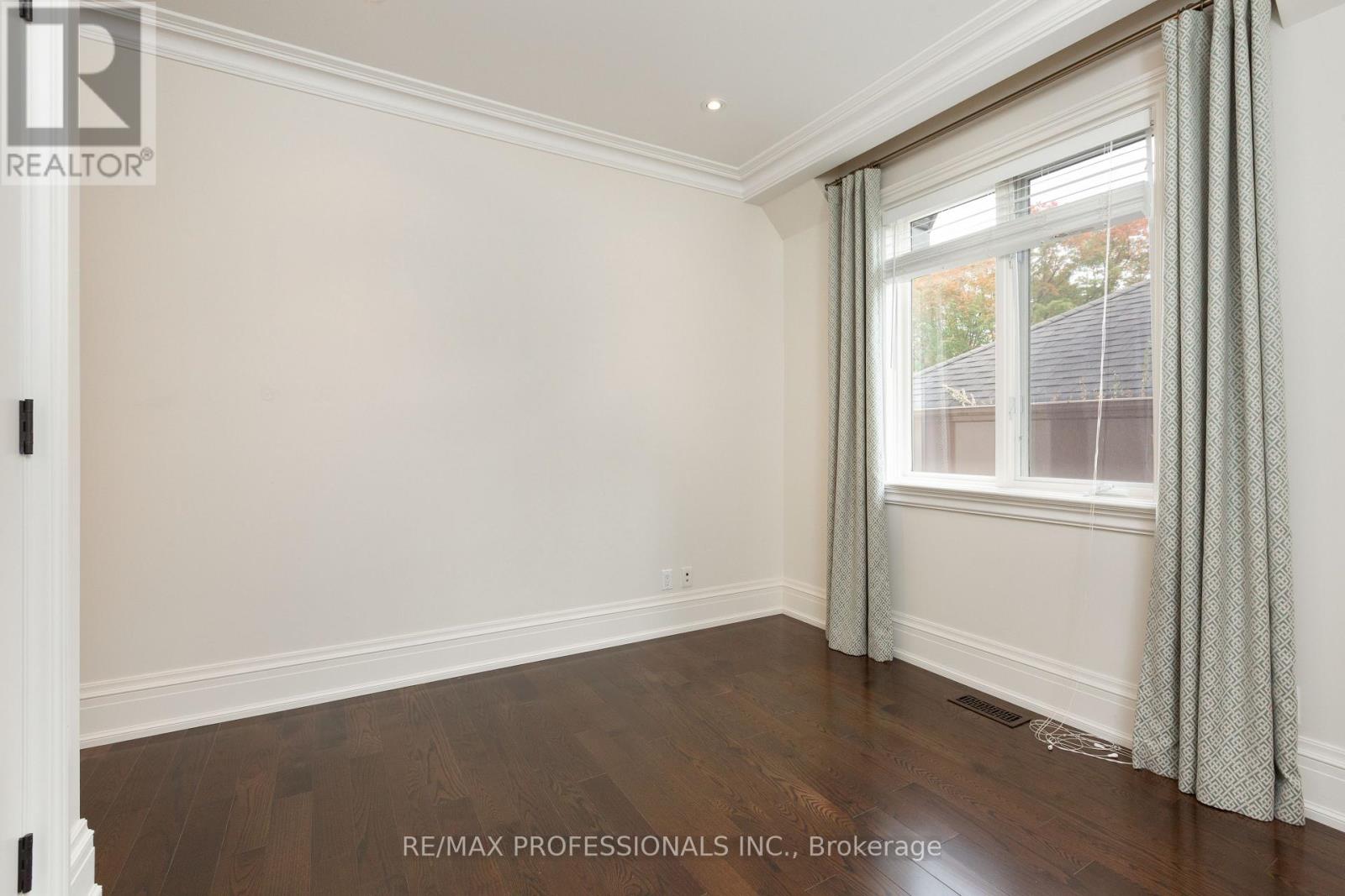 18 HILLCROFT DRIVE - 31