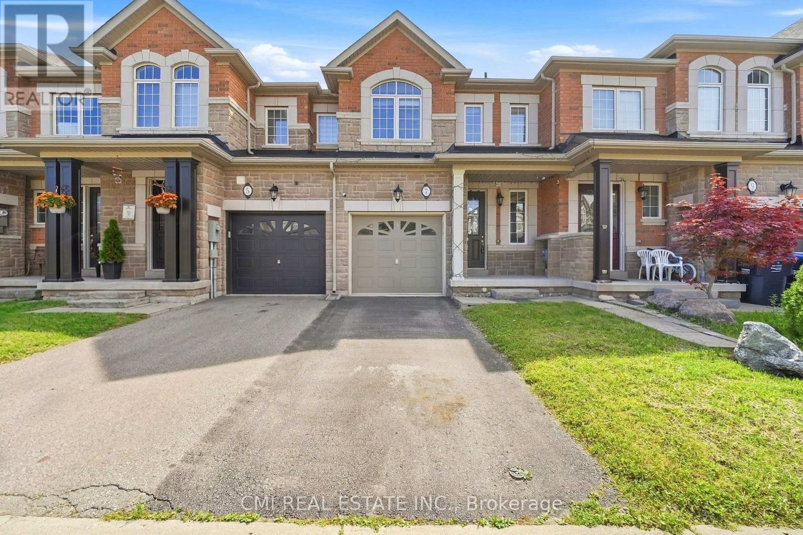 7 DUFAY ROAD, Brampton (Northwest Brampton) — photo 2