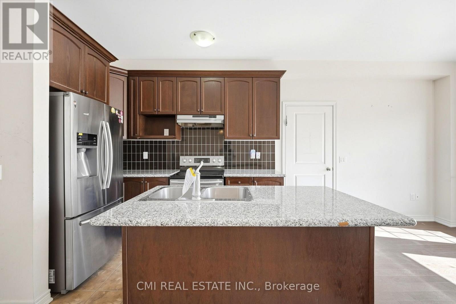 7 DUFAY ROAD, Brampton (Northwest Brampton) — photo 9