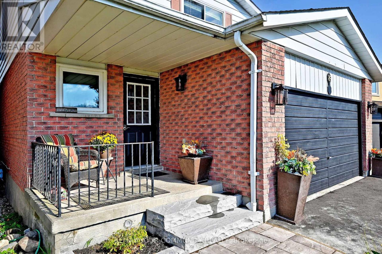 85 Fred Cook Drive, Bradford West Gwillimbury photo 2