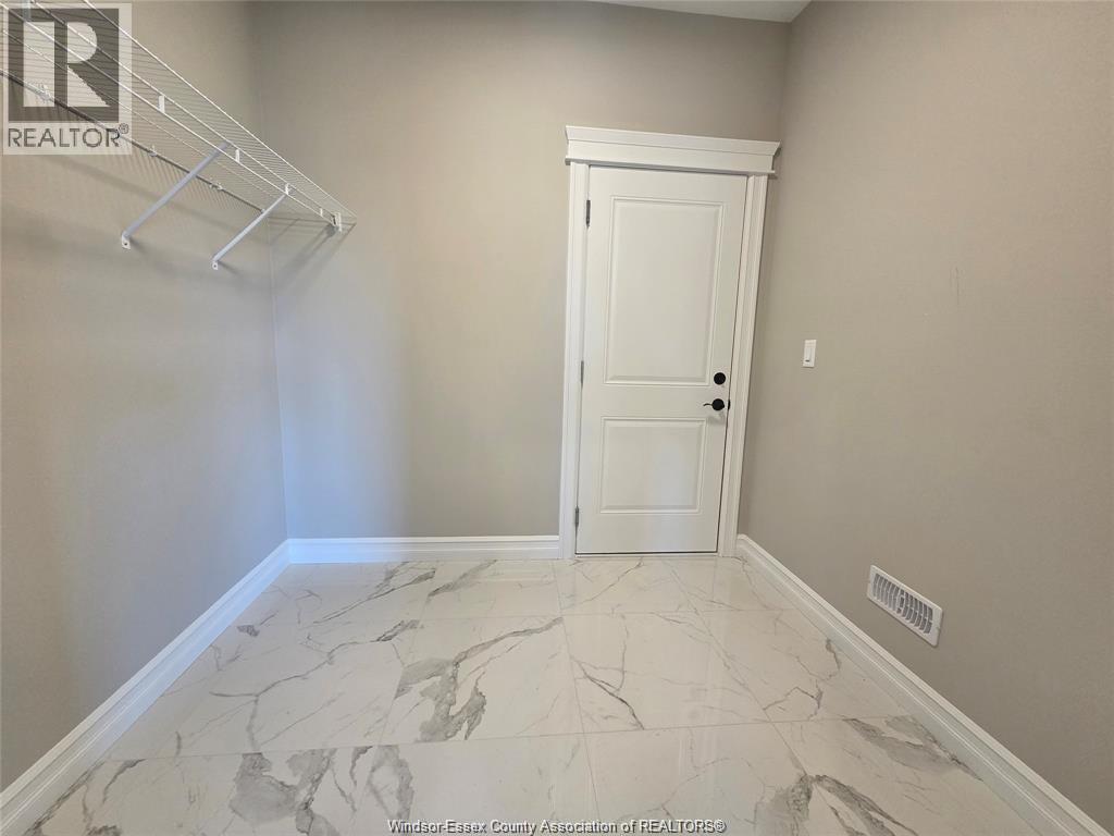 4410 BELMONT Unit# UPPER, Comber — photo 11