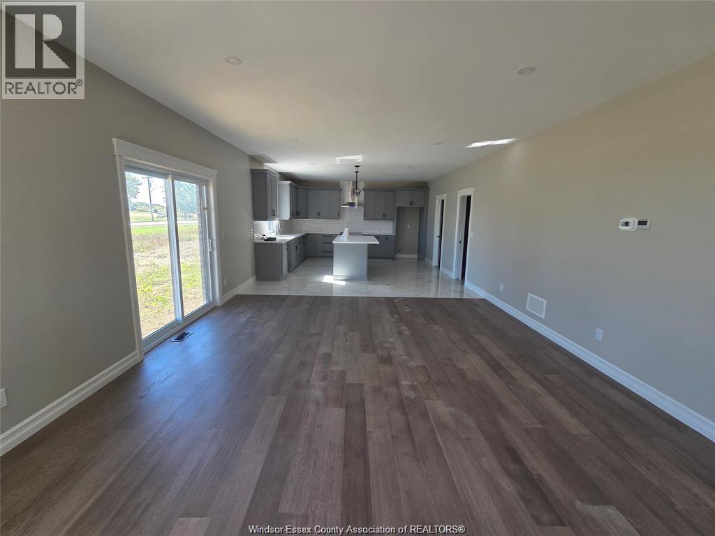 4410 BELMONT Unit# UPPER, Comber — photo 4