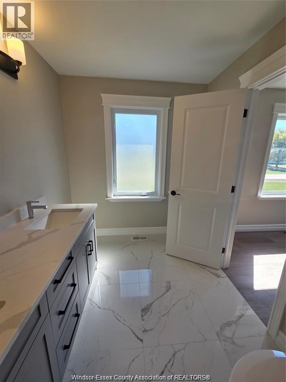 4410 BELMONT Unit# UPPER, Comber — photo 8