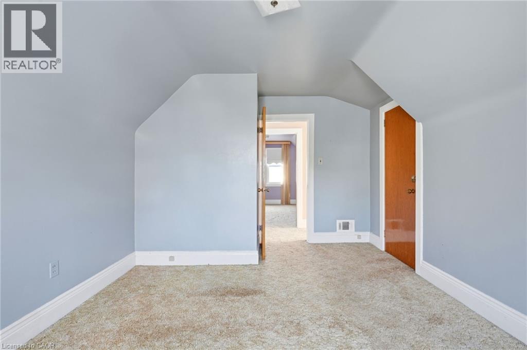 126 PARK Row S, Hamilton — photo 11