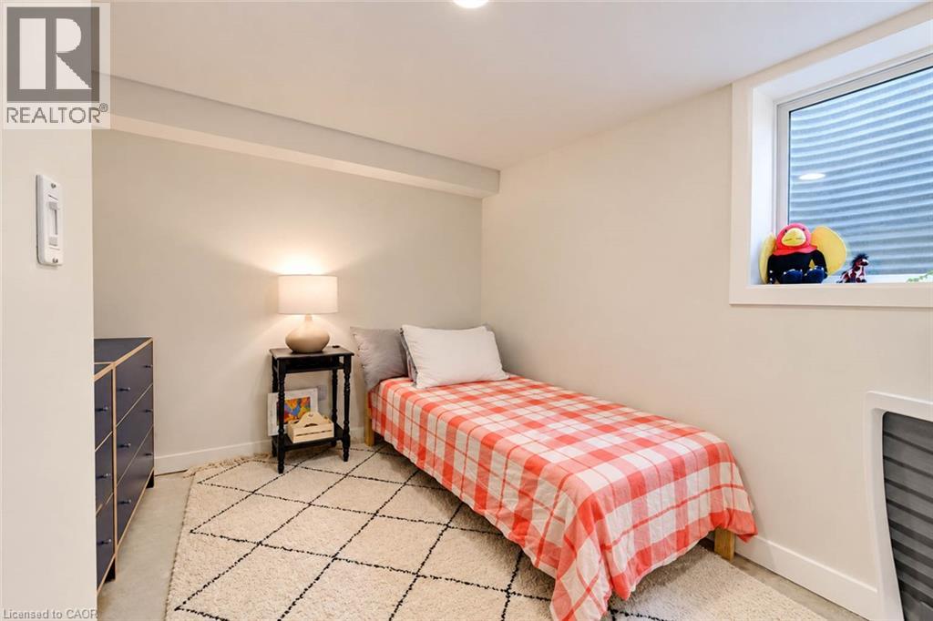 40 FOREST Road - 26