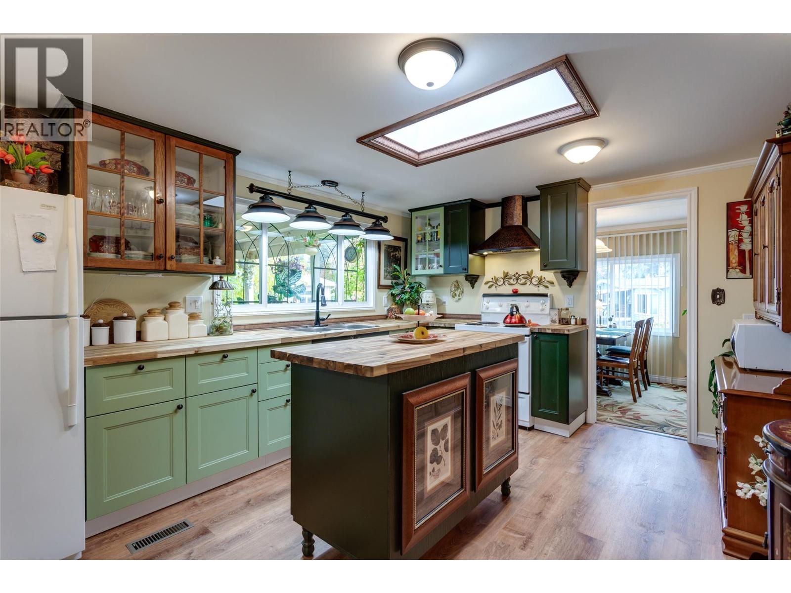 12 1999 Hwy 97 Highway South, West Kelowna