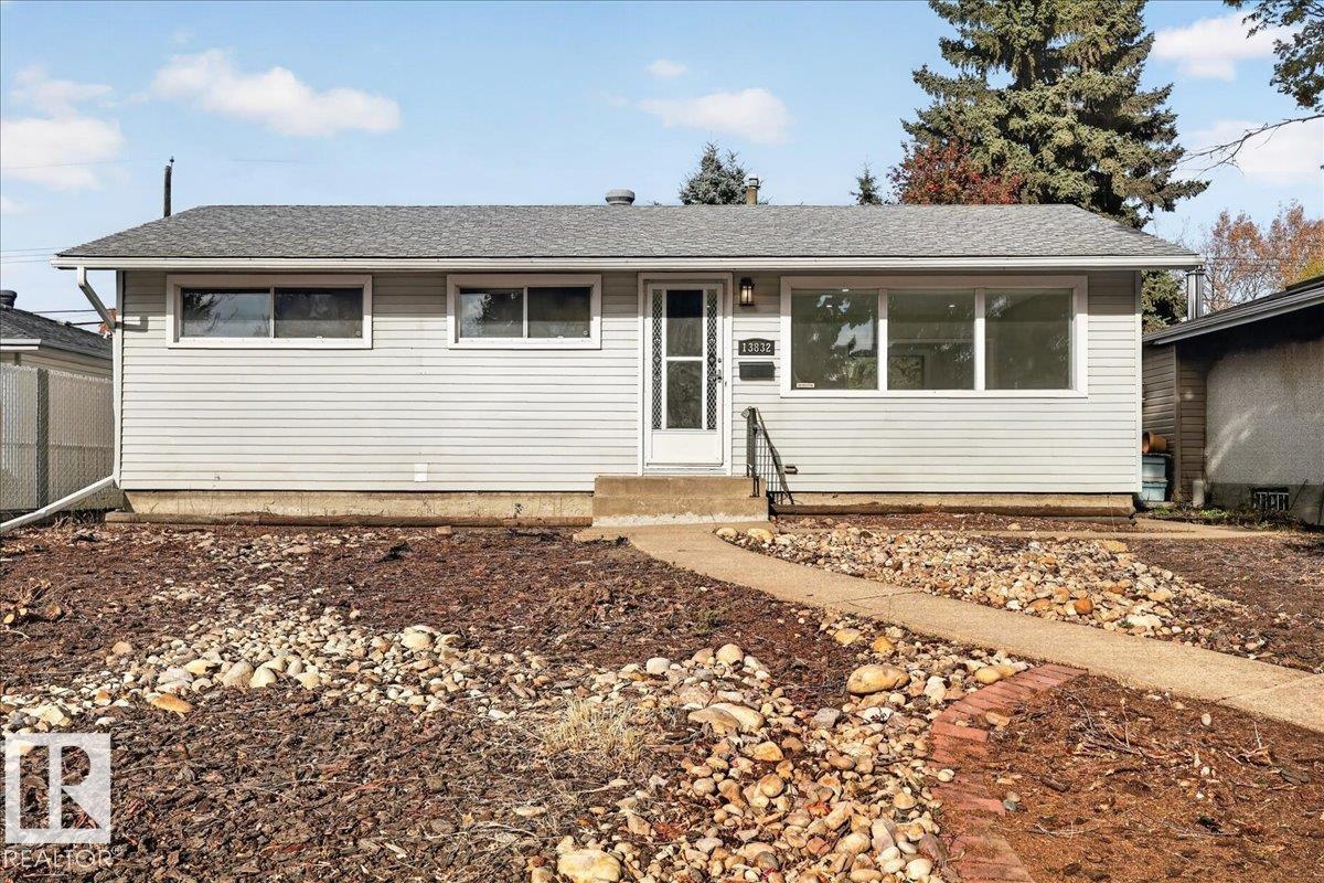 13832 133 AV NW, Edmonton, Alberta, T5L3T4