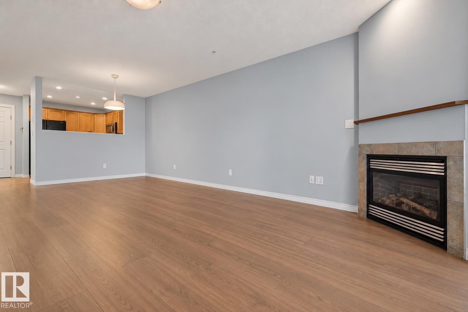 Property photograph 7 for MLS E4514673