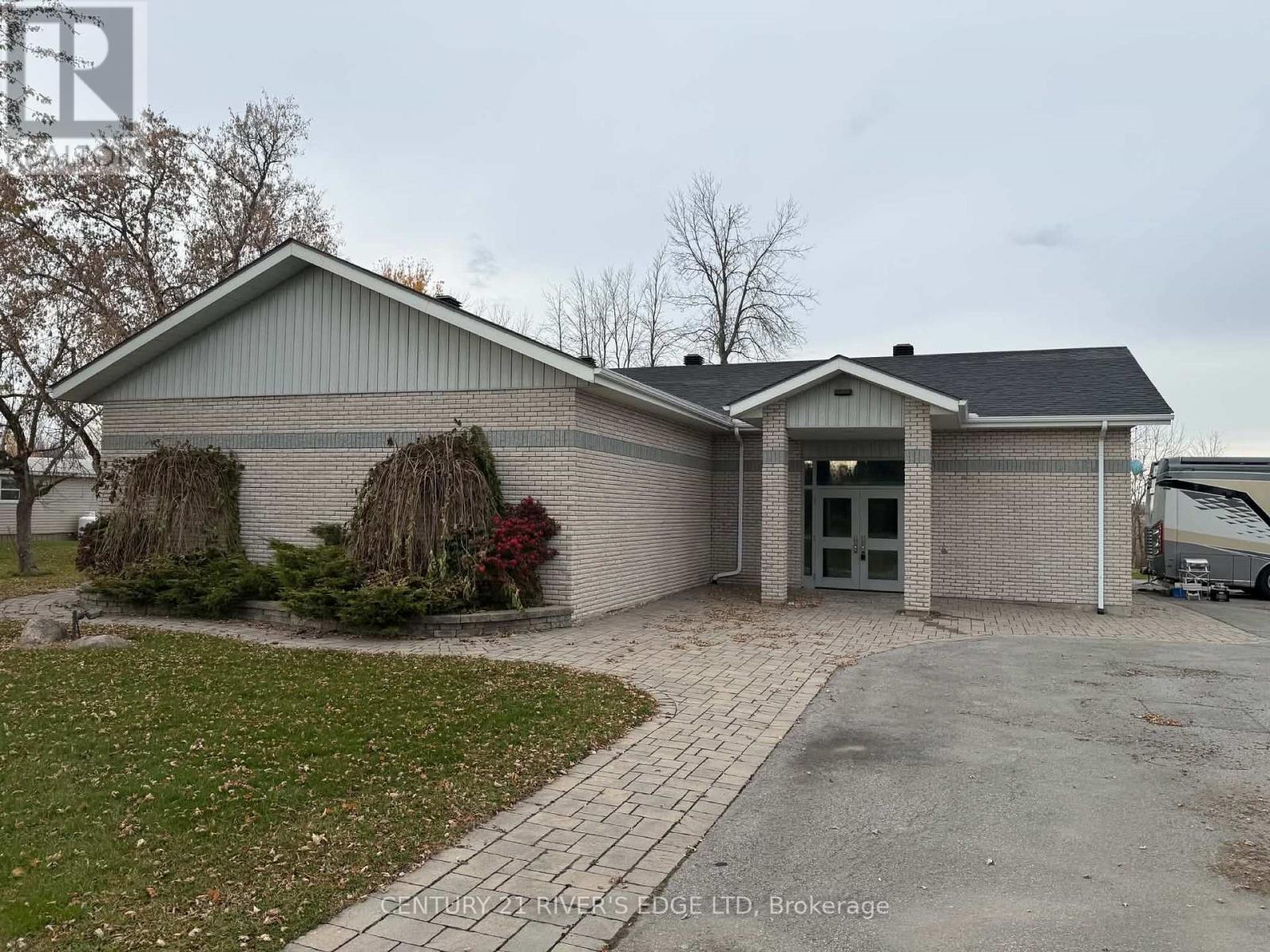 14233 COUNTY RD 18 ROAD, South Stormont
