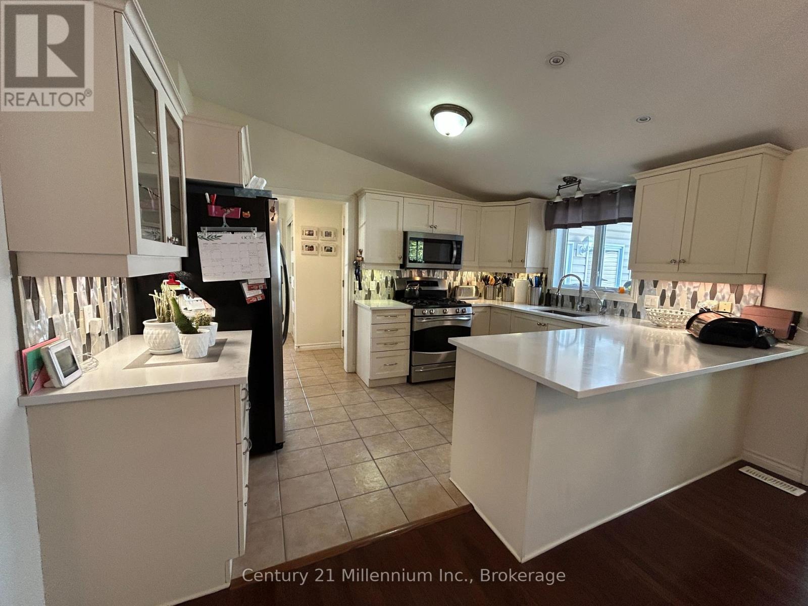13 Virginia Avenue, Wasaga Beach photo 2