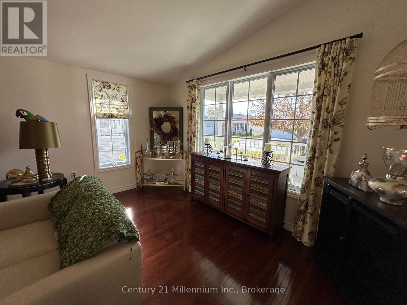 13 Virginia Avenue, Wasaga Beach photo 5