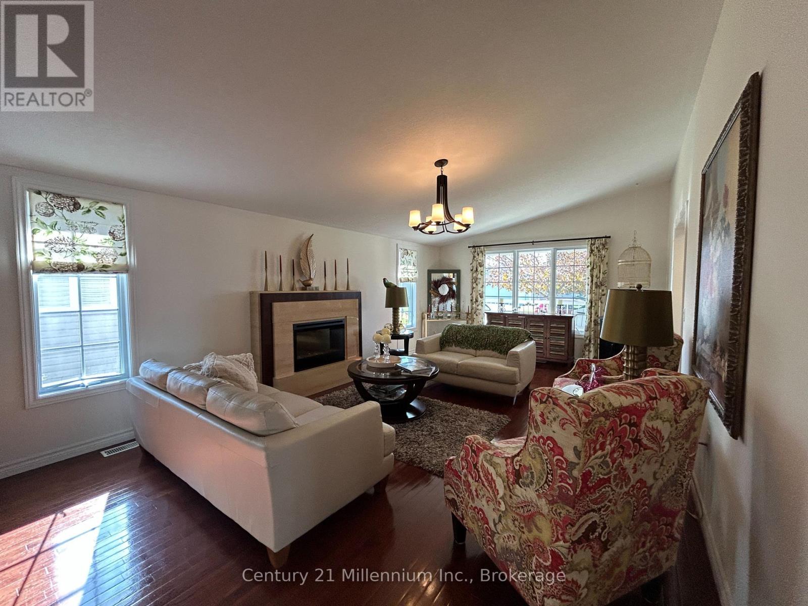13 Virginia Avenue, Wasaga Beach photo 7