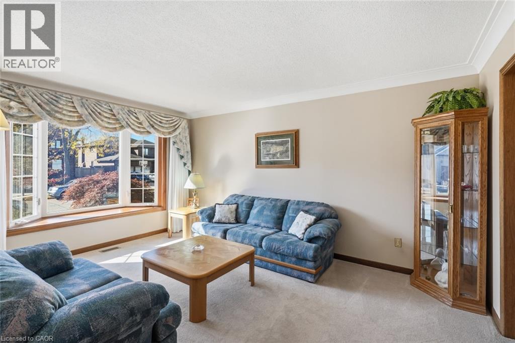 25 CANDOR Crescent, Hamilton — photo 8