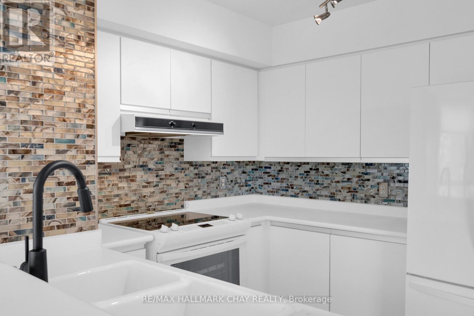 1509-140 Dunlop Street, Barrie photo 15