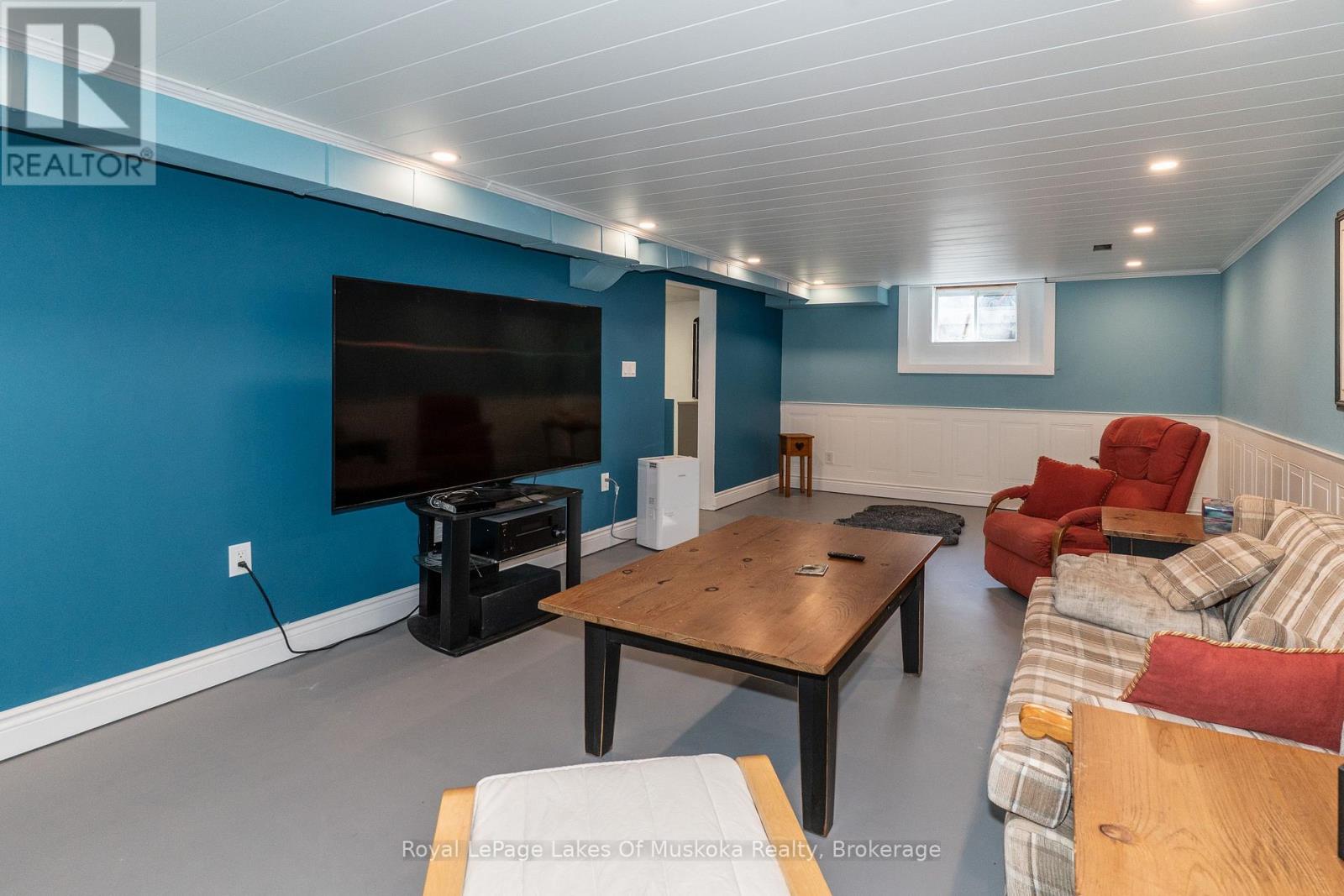 135 DOUGLAS STREET - 36